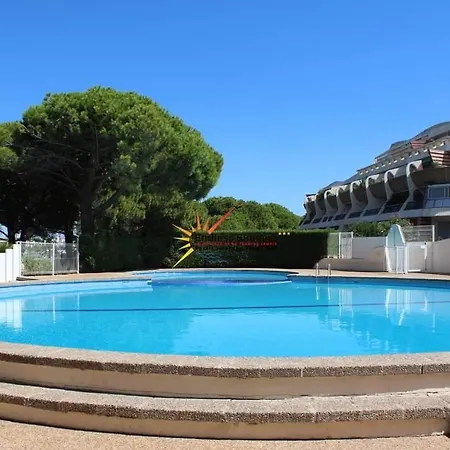 233, Port Camargue, Piscine, Wifi, Parking, 2 Personnes * Le Grau-du-Roi